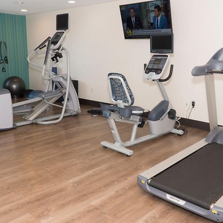 Holiday Inn Express Hotel & Suites Madison By Ihg Eksteriør billede
