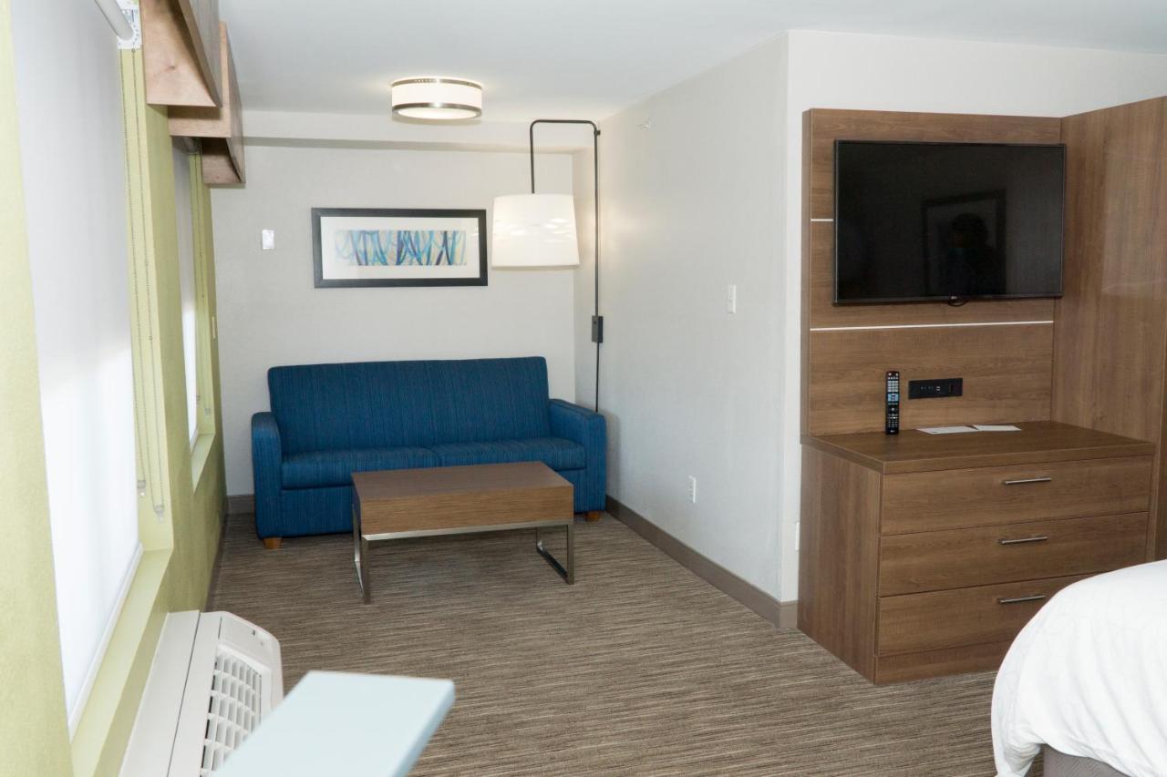 Holiday Inn Express Hotel & Suites Madison By Ihg Eksteriør billede