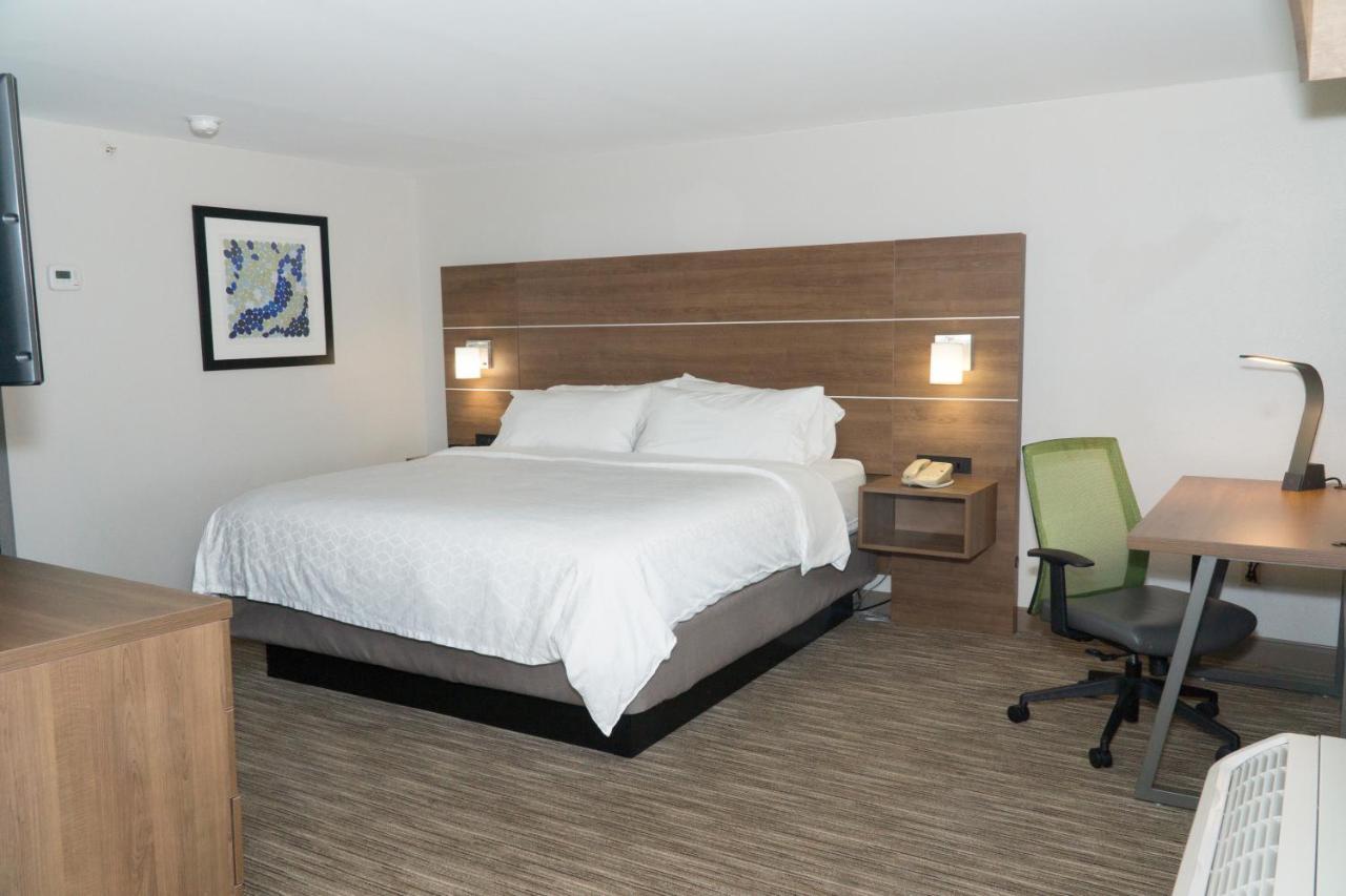 Holiday Inn Express Hotel & Suites Madison By Ihg Eksteriør billede