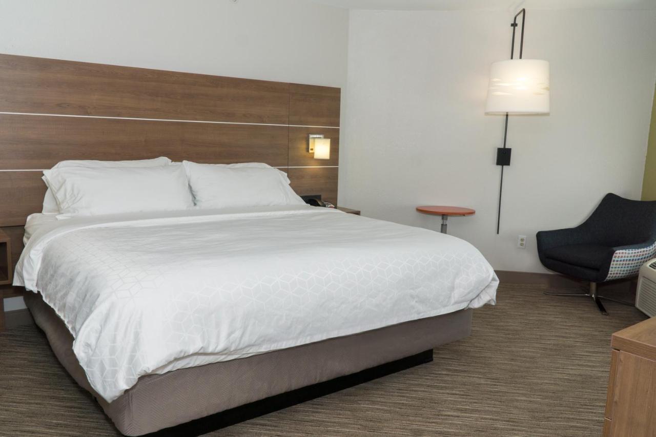 Holiday Inn Express Hotel & Suites Madison By Ihg Eksteriør billede