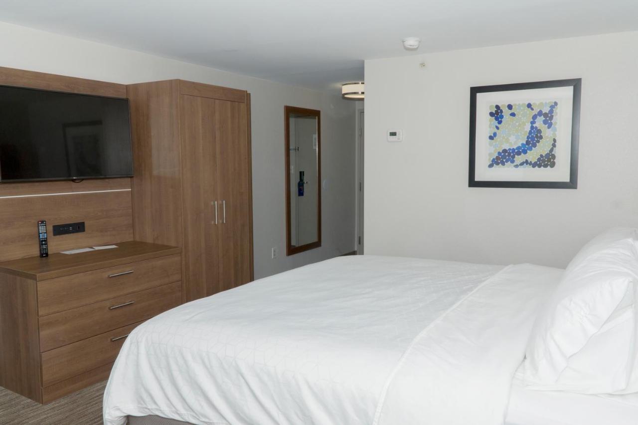 Holiday Inn Express Hotel & Suites Madison By Ihg Eksteriør billede