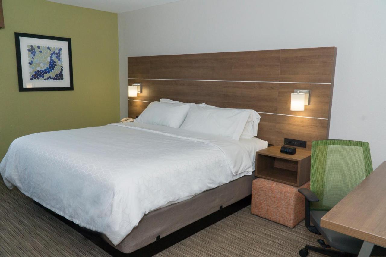Holiday Inn Express Hotel & Suites Madison By Ihg Eksteriør billede