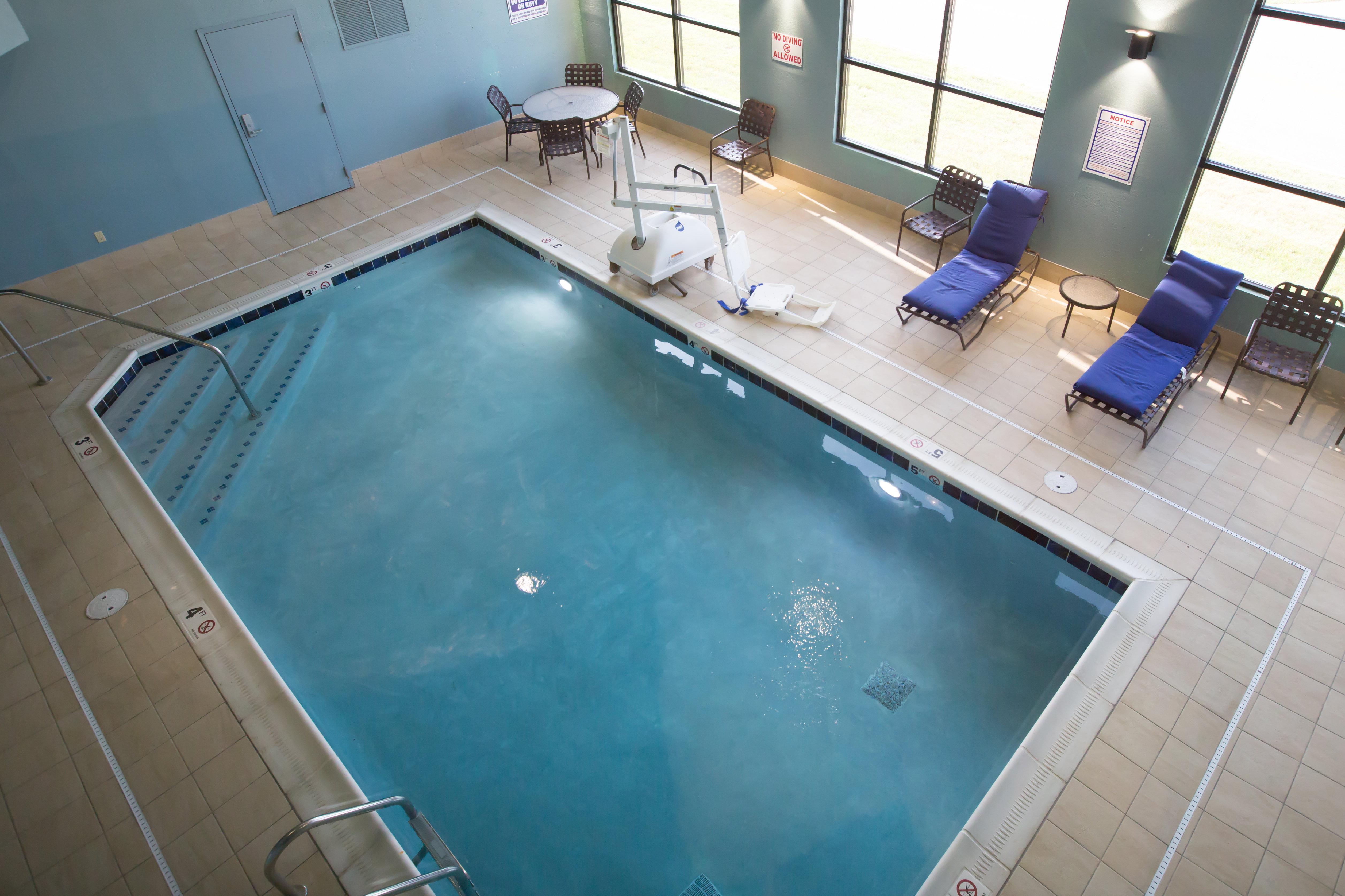 Holiday Inn Express Hotel & Suites Madison By Ihg Eksteriør billede