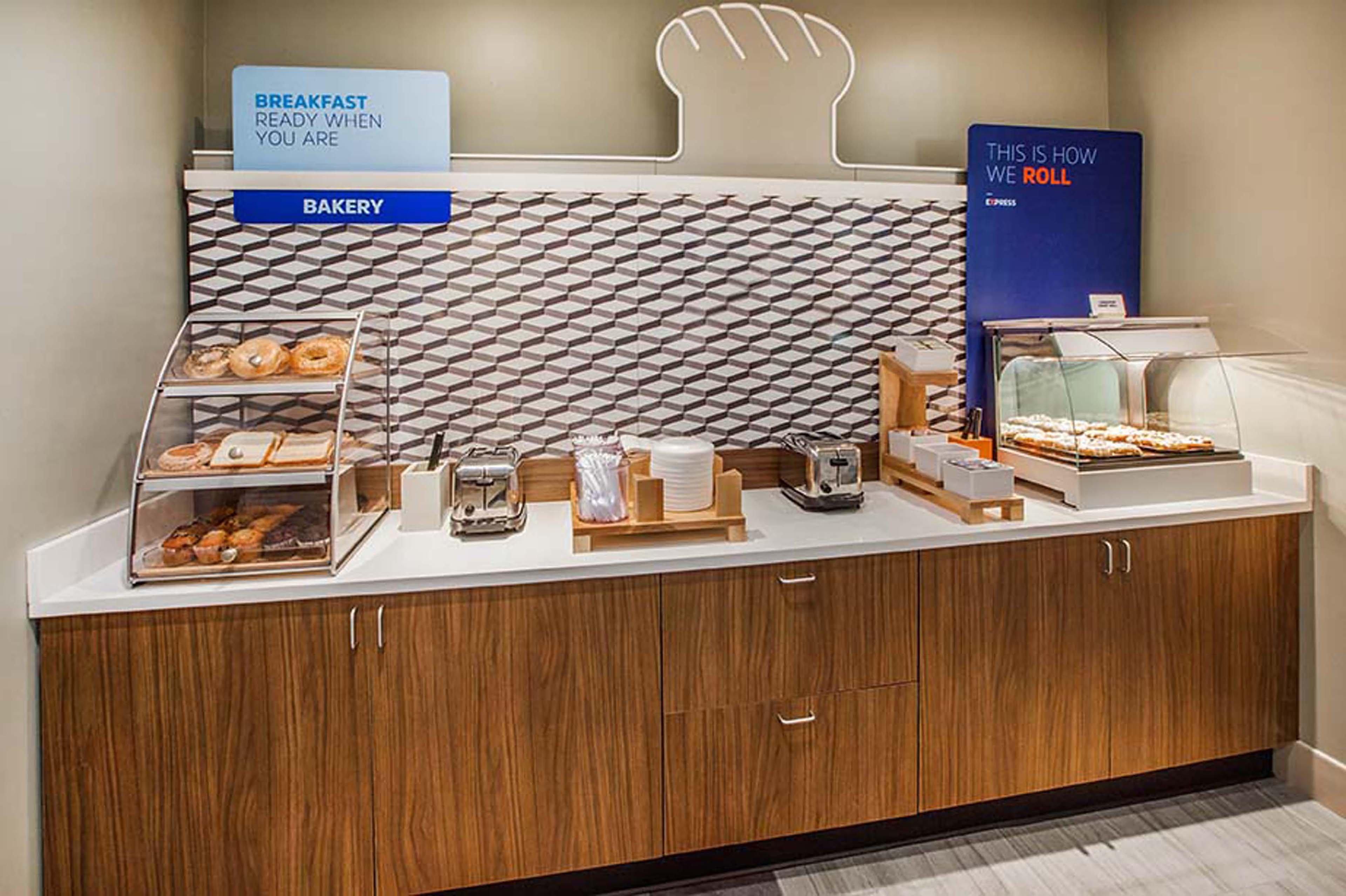 Holiday Inn Express Hotel & Suites Madison By Ihg Eksteriør billede