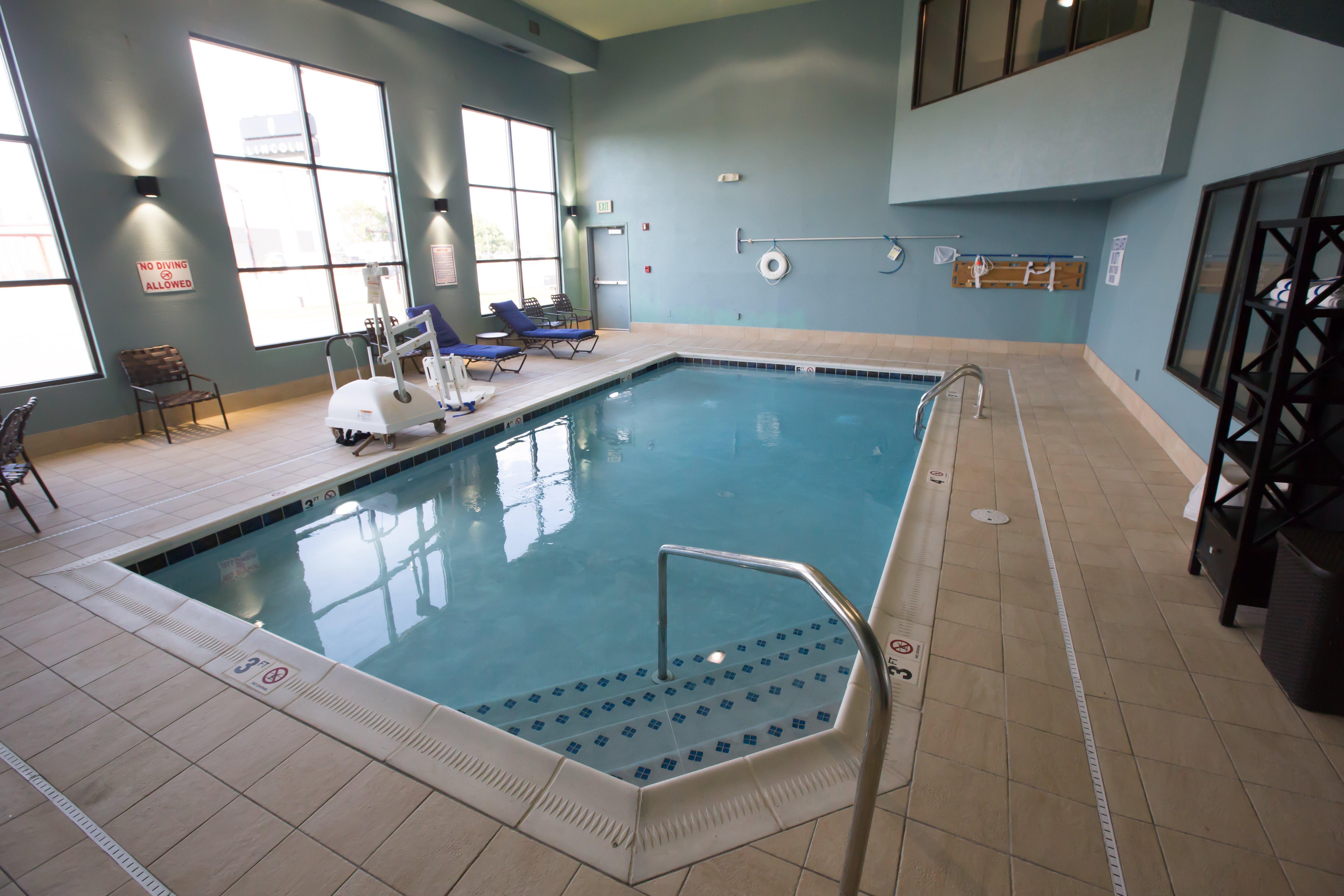 Holiday Inn Express Hotel & Suites Madison By Ihg Eksteriør billede