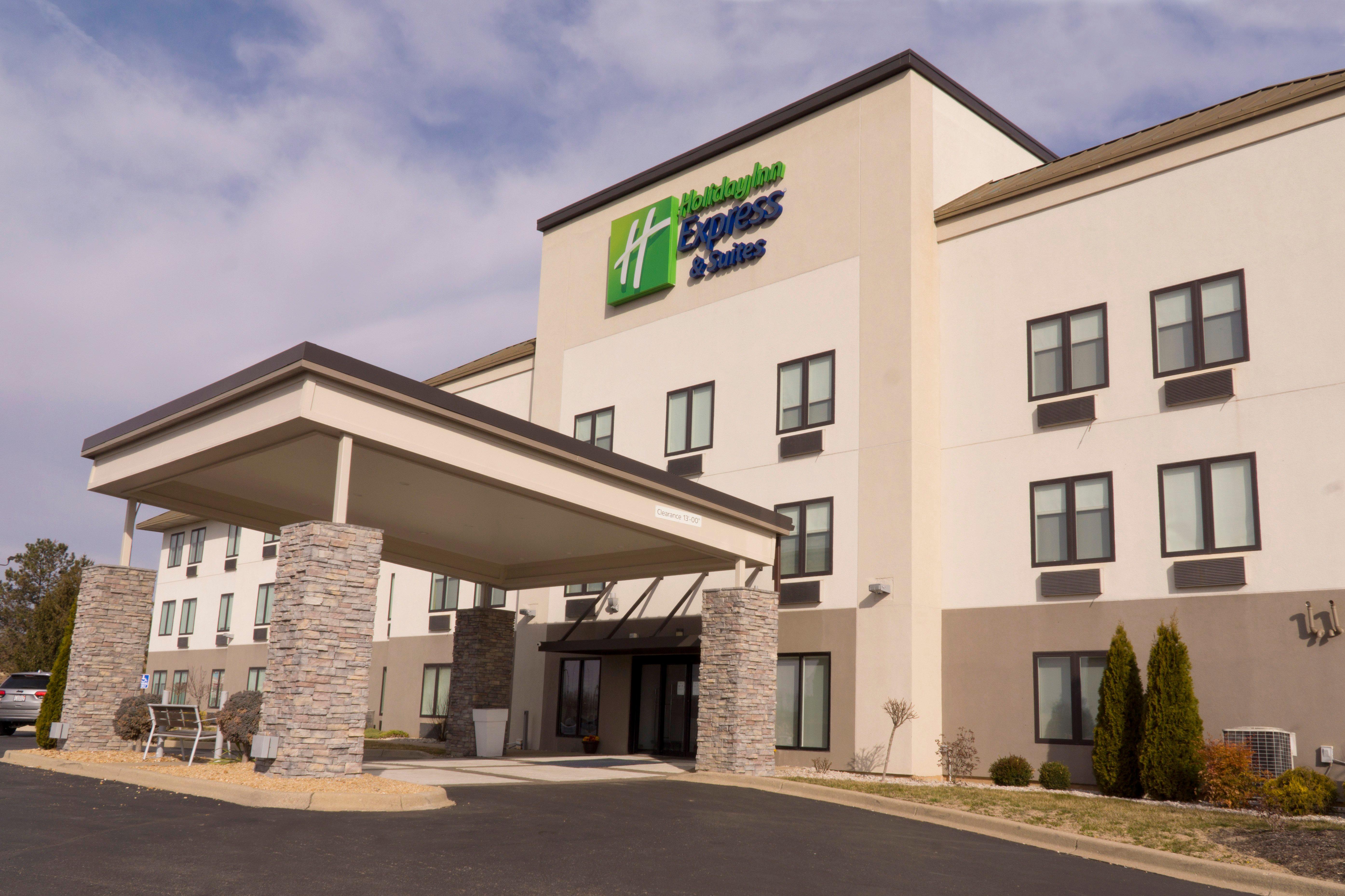 Holiday Inn Express Hotel & Suites Madison By Ihg Eksteriør billede