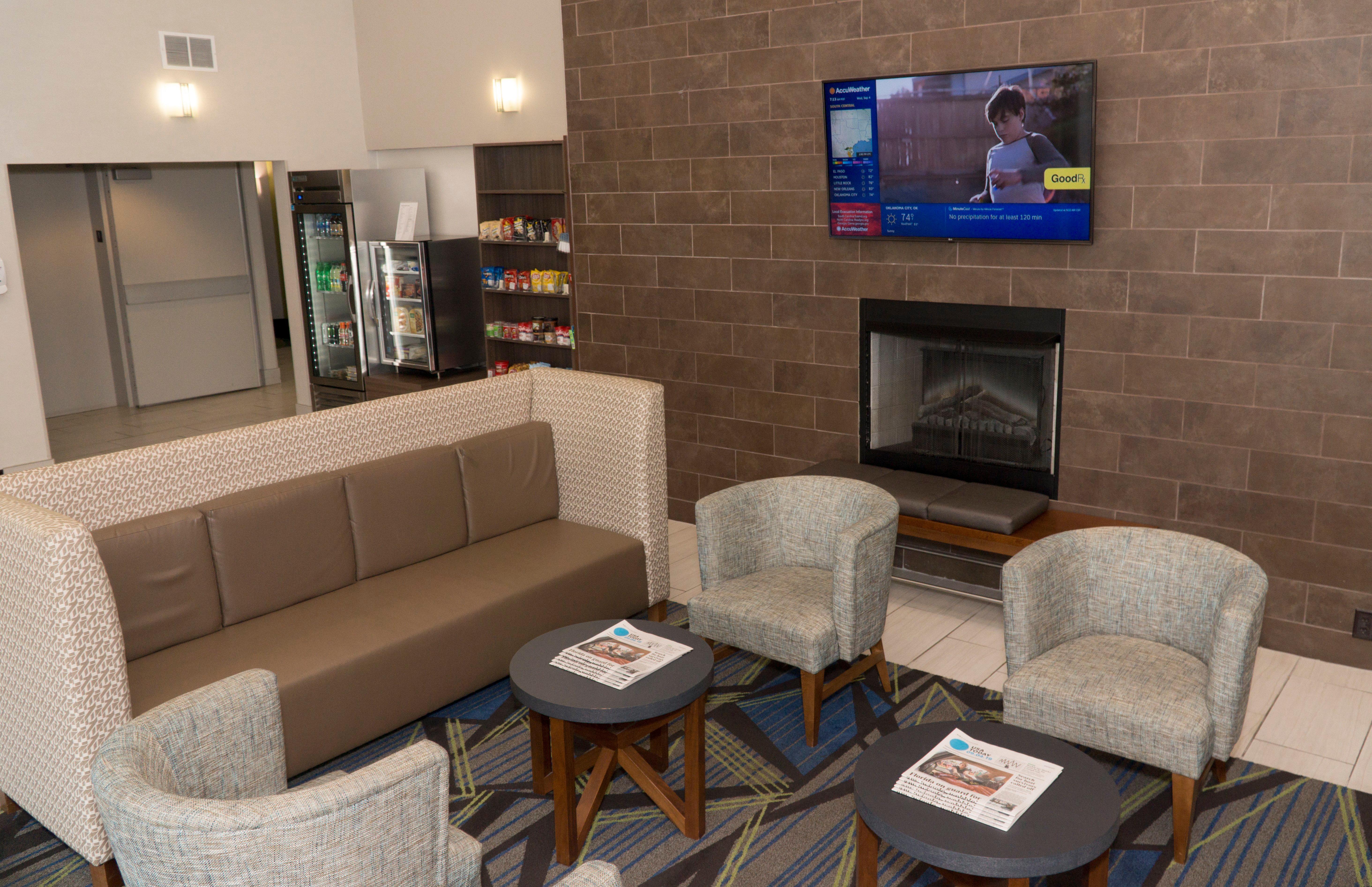 Holiday Inn Express Hotel & Suites Madison By Ihg Eksteriør billede