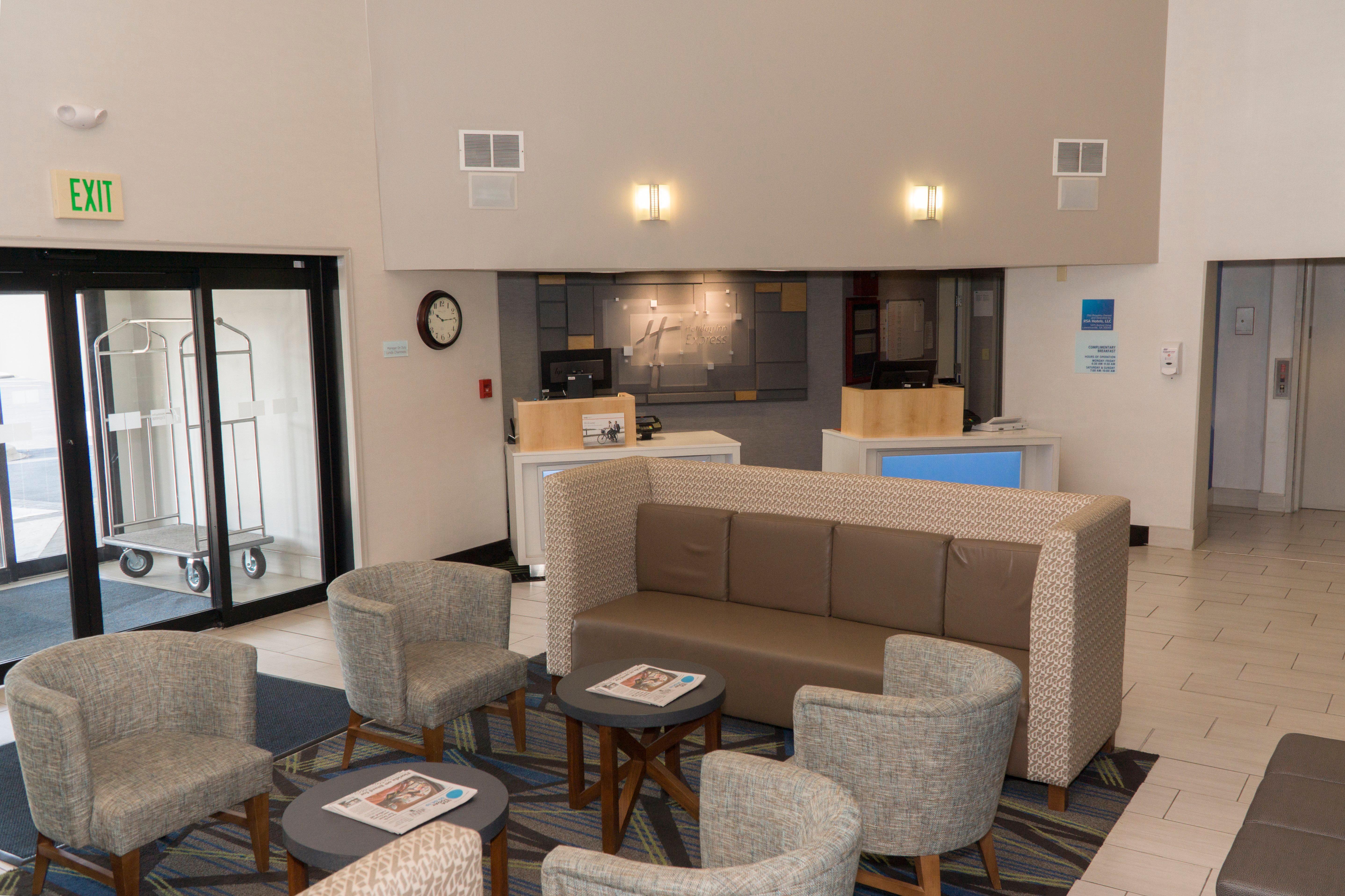 Holiday Inn Express Hotel & Suites Madison By Ihg Eksteriør billede