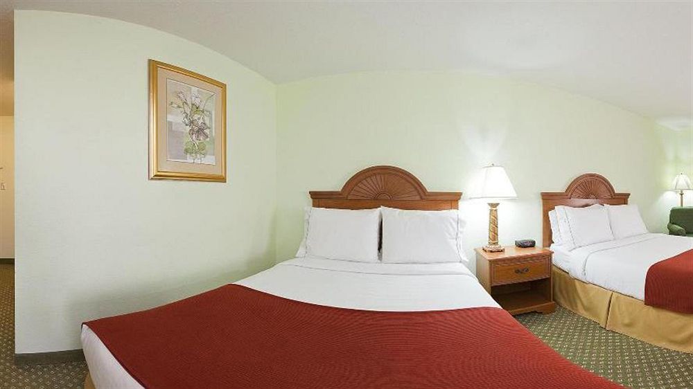 Holiday Inn Express Hotel & Suites Madison By Ihg Eksteriør billede