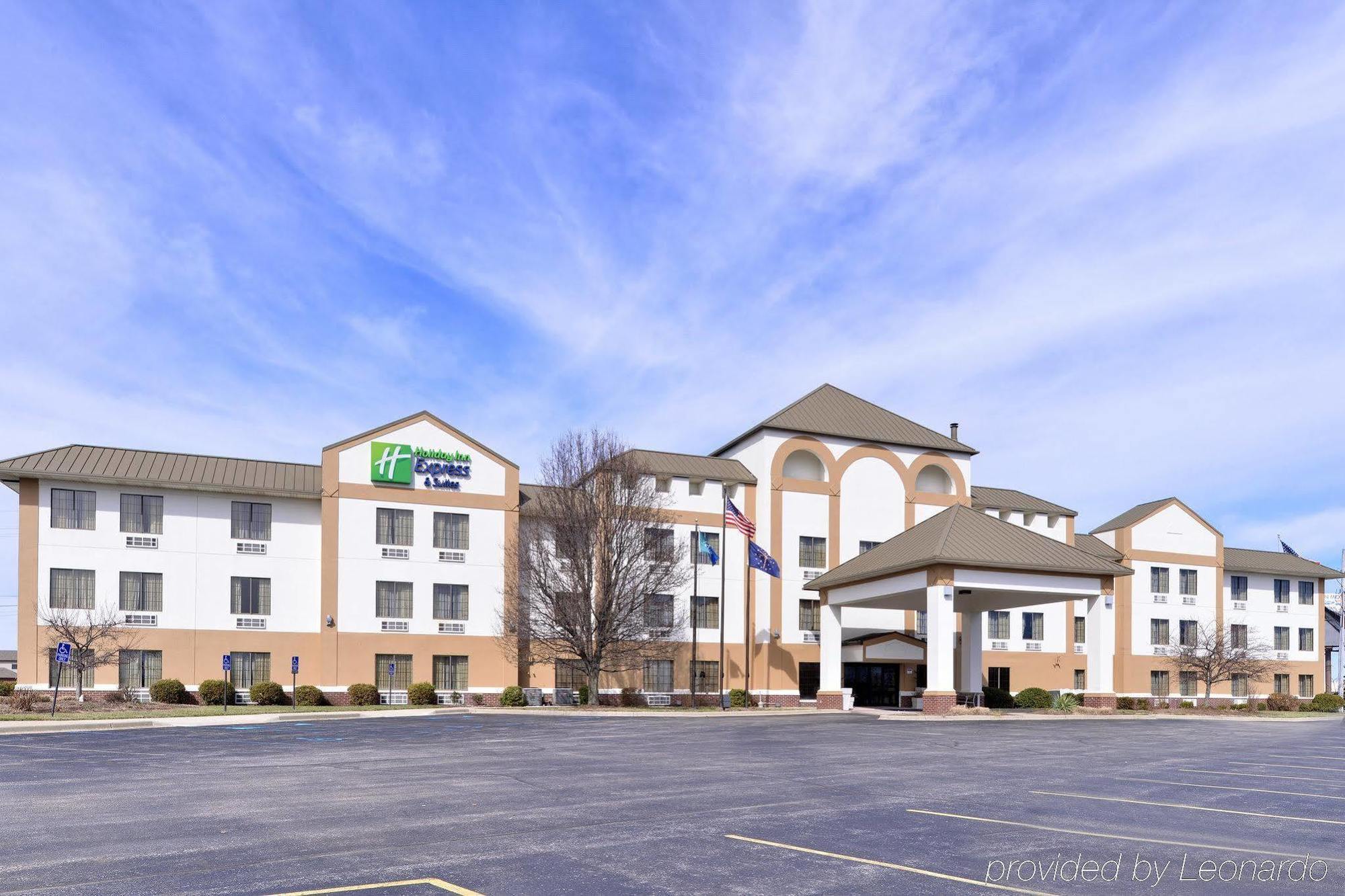 Holiday Inn Express Hotel & Suites Madison By Ihg Eksteriør billede