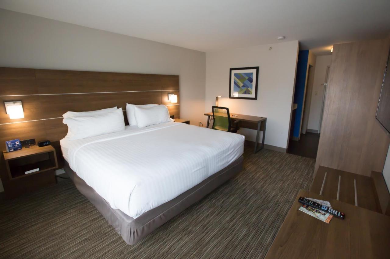 Holiday Inn Express Hotel & Suites Madison By Ihg Eksteriør billede